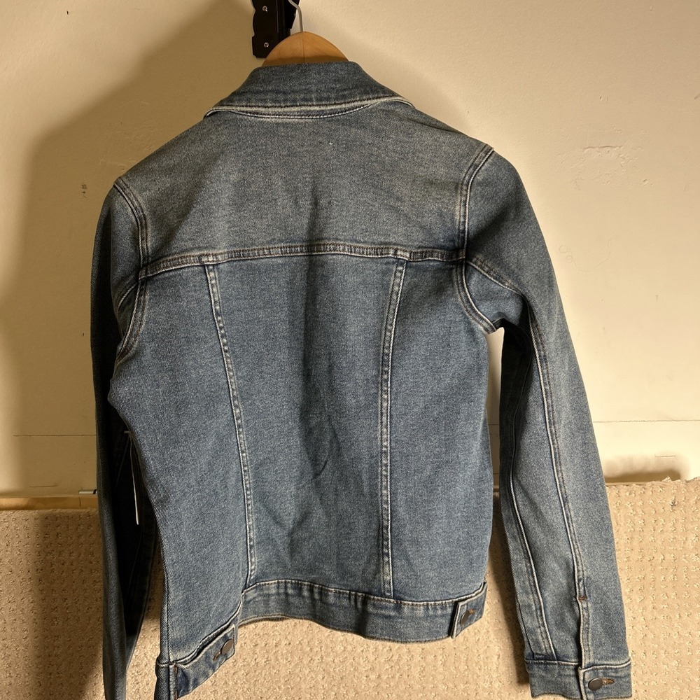 Evereve Ever Jacket Denim Trucker Sz XS Medium Wash Stretch Everyday‎ Distressed - Picture 7 of 7